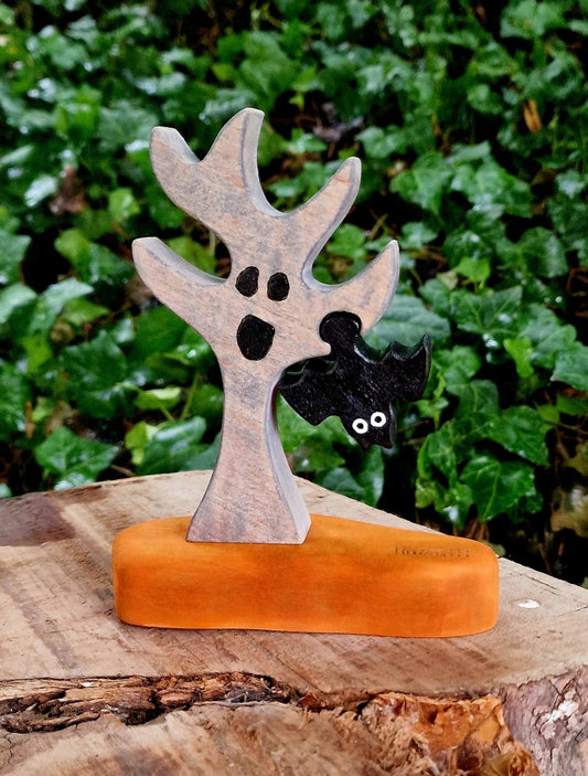 Halloweenbaum mit Fledermaus